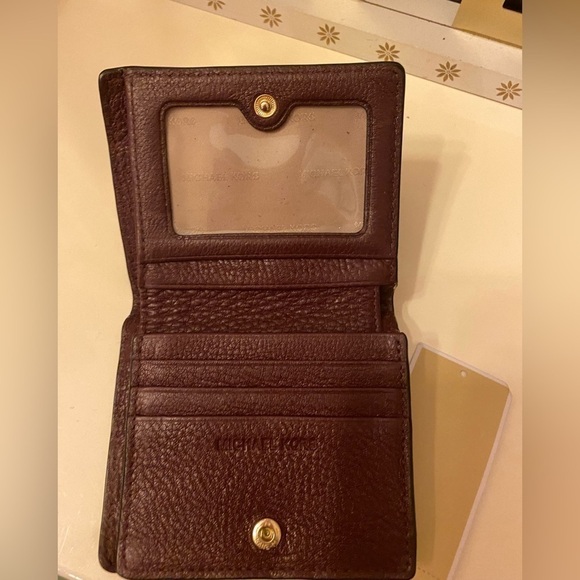 Nwt MICHAEL KORS BURGUNDY WALLET.  SEE OTHEF LISTING FOR MATCHING BAG. - Picture 4 of 7